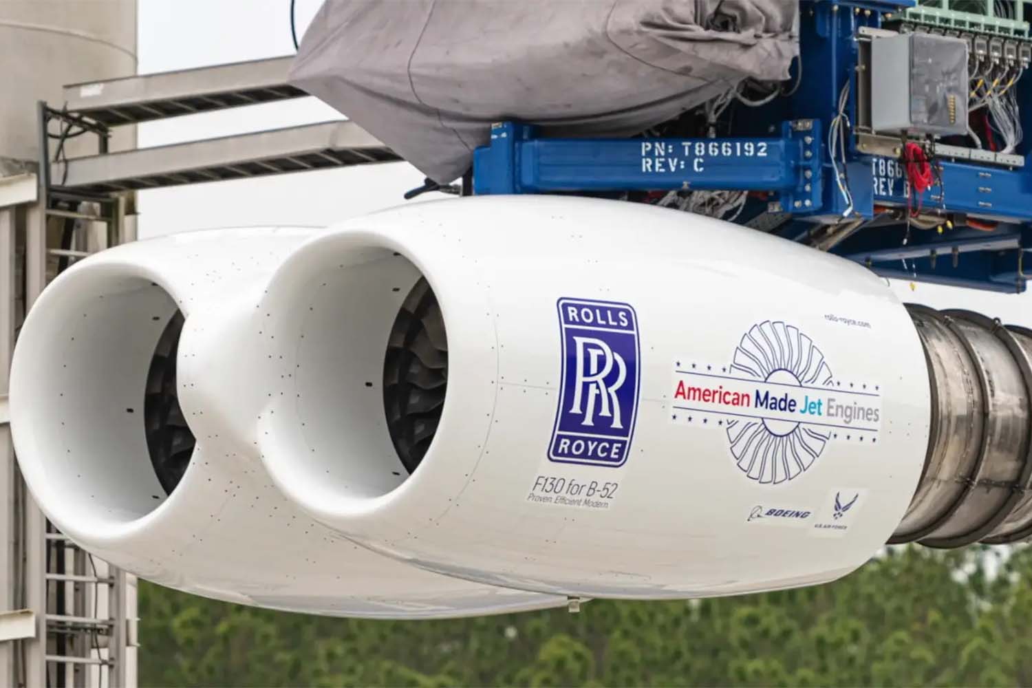 La pareja de motores F130 que se han probado en el banco de ensayos en la configuración del B-52.
