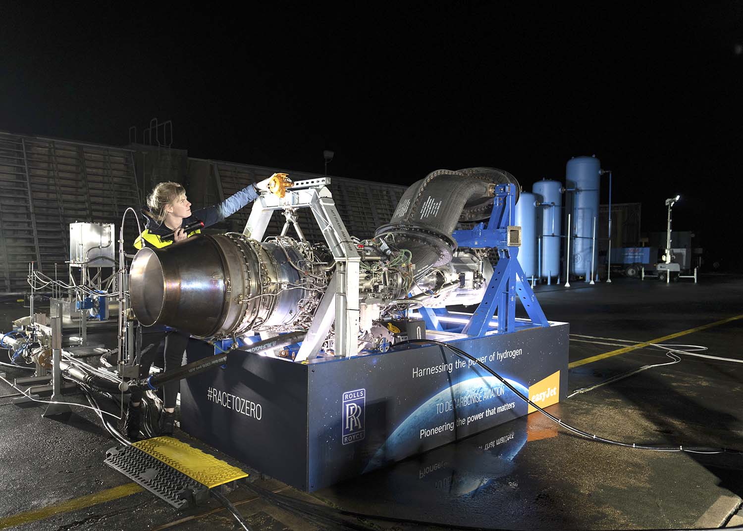 Preparación del demostrador basado en un motor Rolls-Royce AE2100A para las pruebas de hidrógeno.