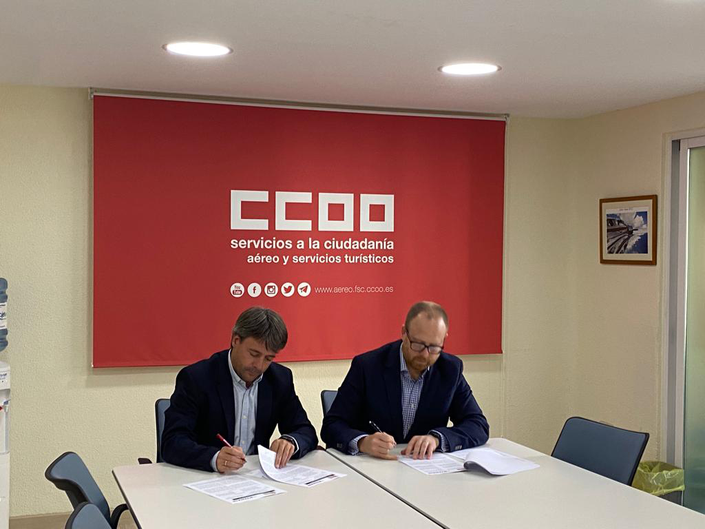 Firma del acuerdo entre Ryanair y CCOO.