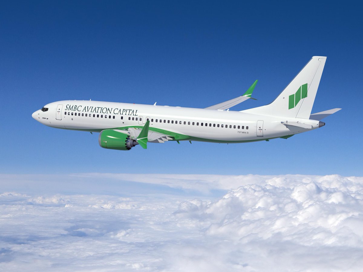 Boeing 737 MAX con los coloresde SMBC.