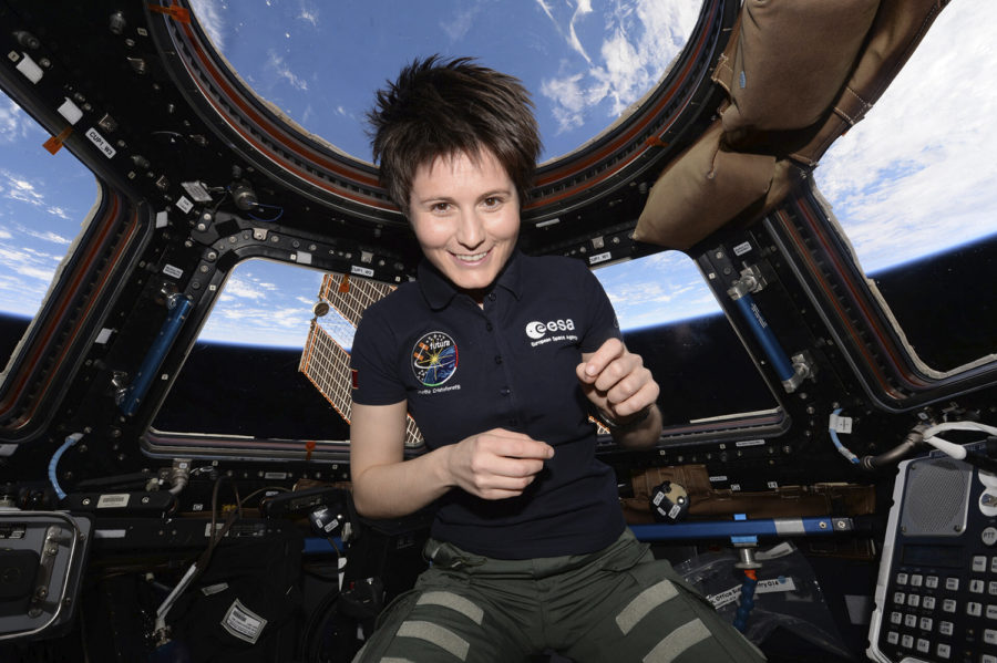 La astronauta italiana de la ESA Samantha Cristoforetti a bordo de la ISS.