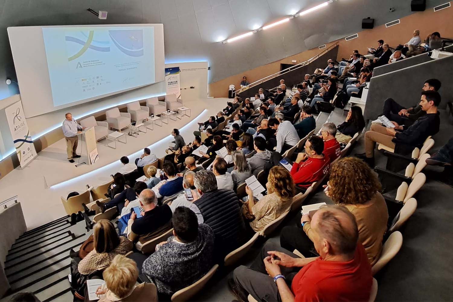 Más de 100 profesionales de la extinción aérea de incendios forestales en el Seminario organizado por Ataire.