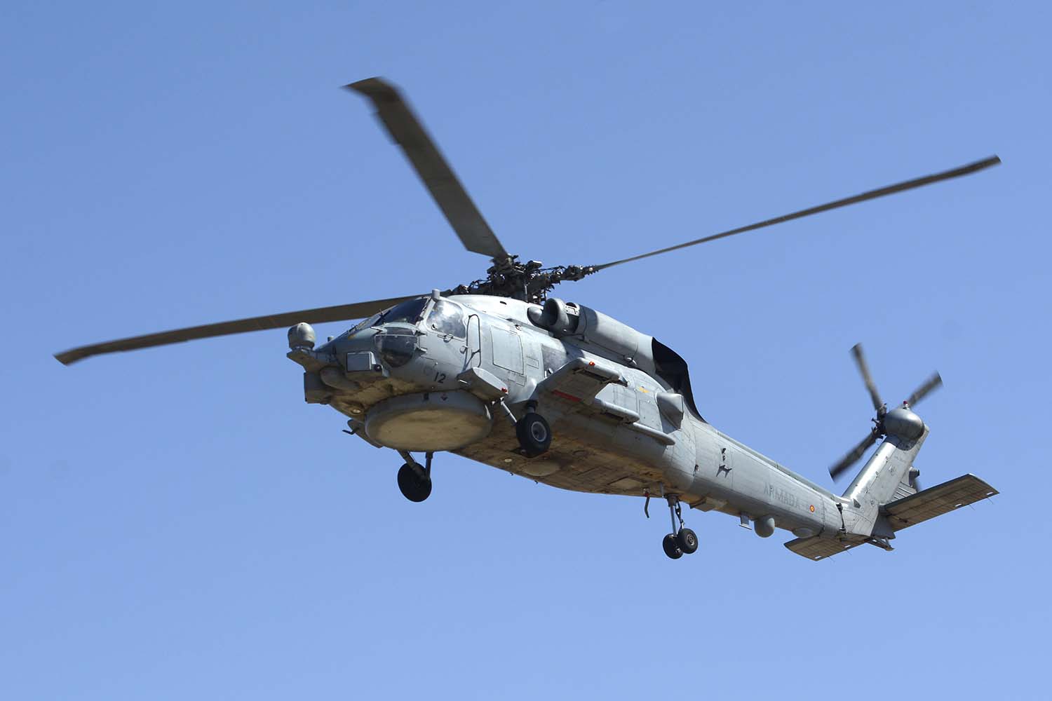 Sener Aeroespacial equipará con los nuevos IFF a los Sikorsky SH-60 de la Armada.