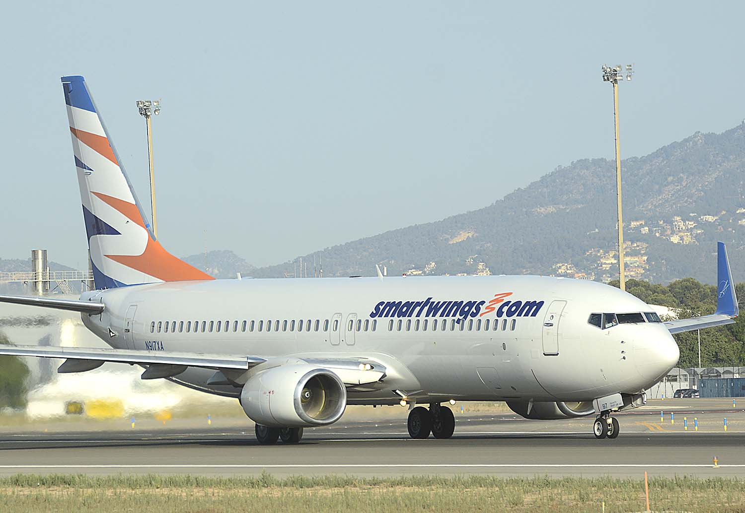 Smart Wings cuenta con aviones Boeing 737 que refuerza en verano con el alquiler de otros a aerolíneas de Estados Unidos.