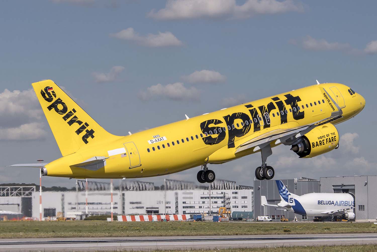 Uno d elos Airbus A320neo ya en servicio con Spirit durante uno de sus vuelos de prueba en Finkenwerder.