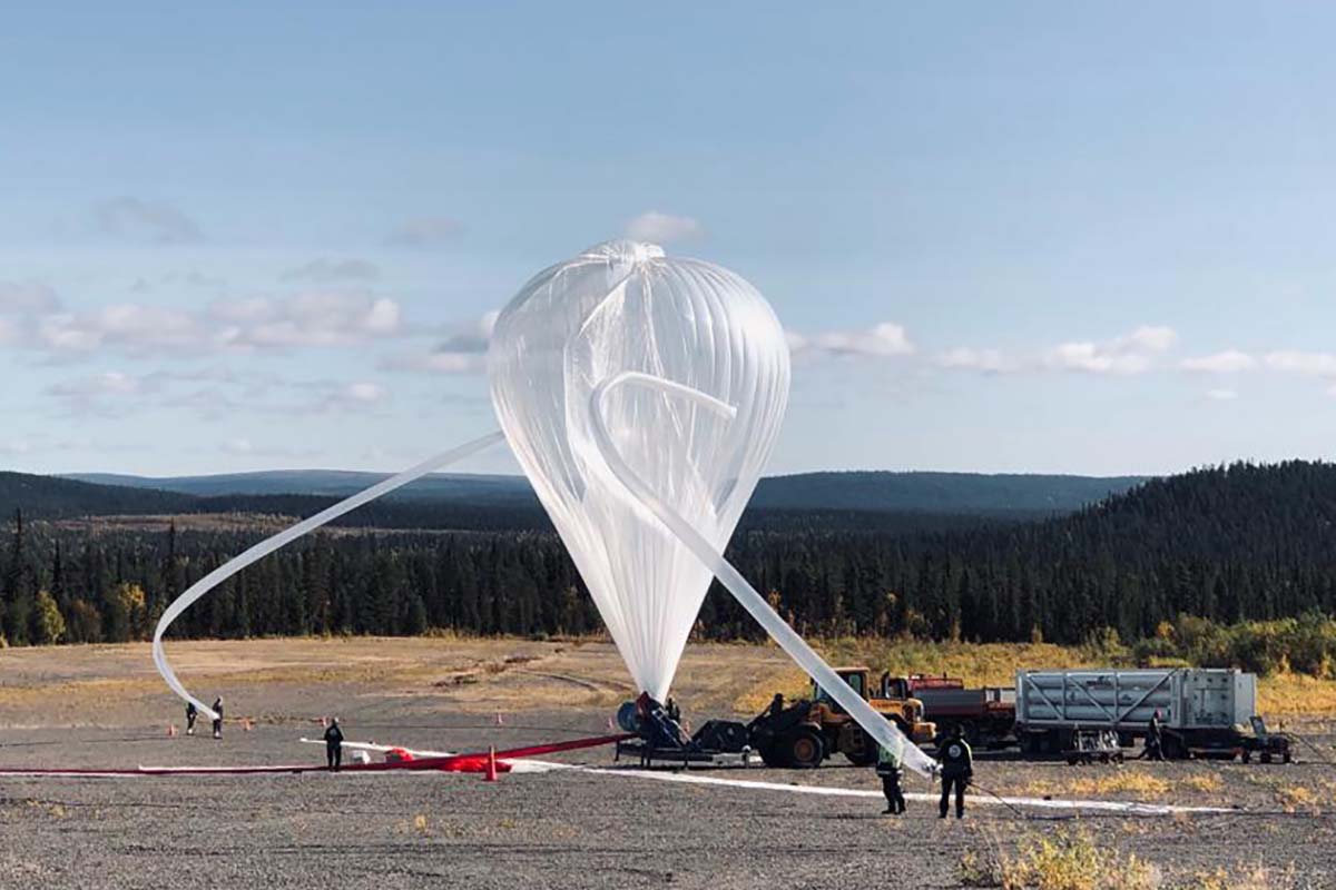 El globo usado para la prueba del Stratobus antes de su despegue.