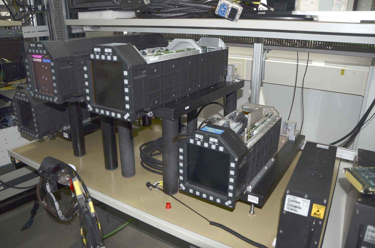 Pantallas a color para el F-18 desarrolladas por Tecnobit Grupo Oesía.