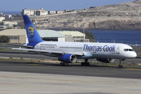 Boeing 757 de Thomas Cook con los anteriores colores de la aerolínea en el aeropuerto de Gran Canaria.