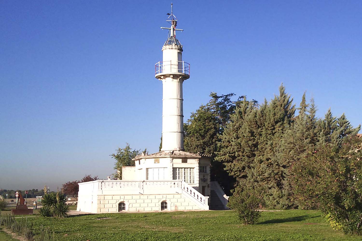 La torre de señales de Cuatro Vientos se construyó en hormigón armado.