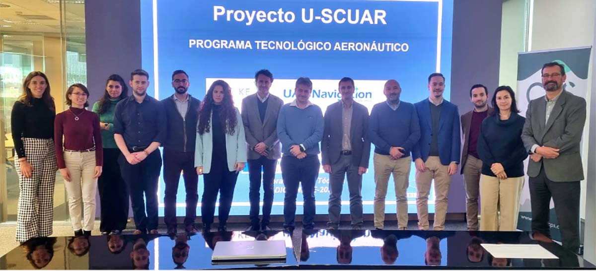 Representantes de las empresas presentes en U-SCUAR tras la firma de creación de este proyecto.