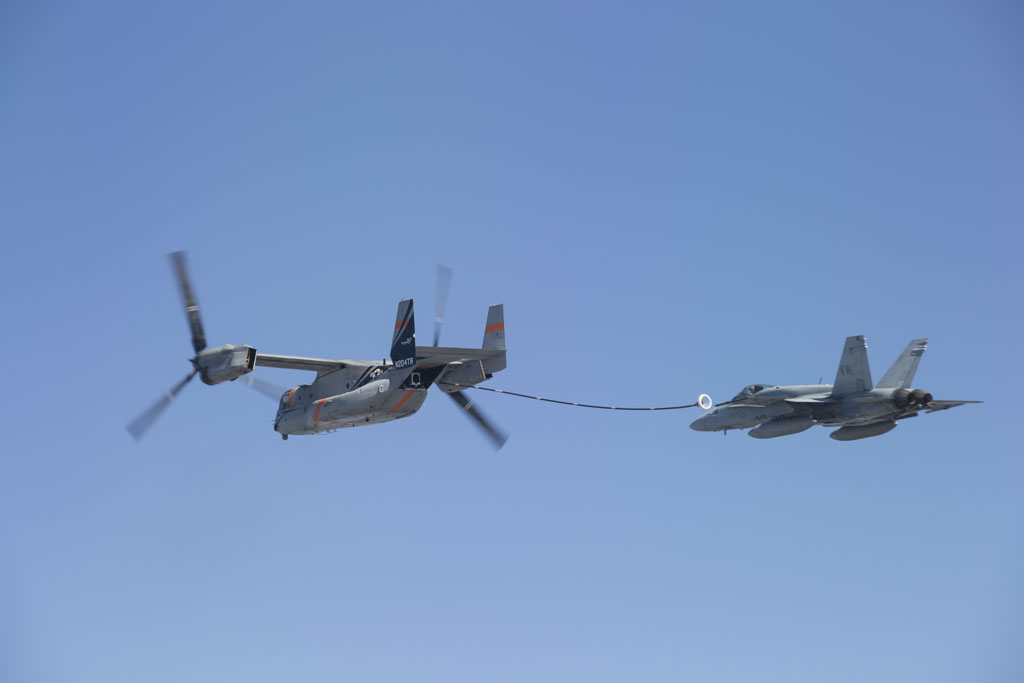 Primer vuelo de prueba para que el V-22 pueda repostar a otras aeronaves.