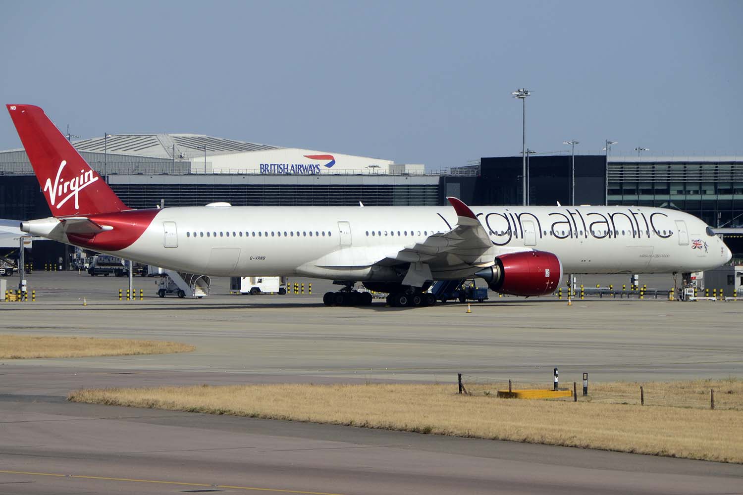 Airbus A350-1000 de Virgin Atlantic en el aeropuerto de Londres Heathrow.