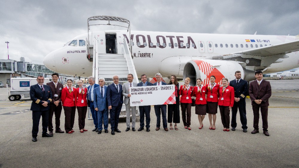 Inauguración de la base de Volotea en Lourdes.
