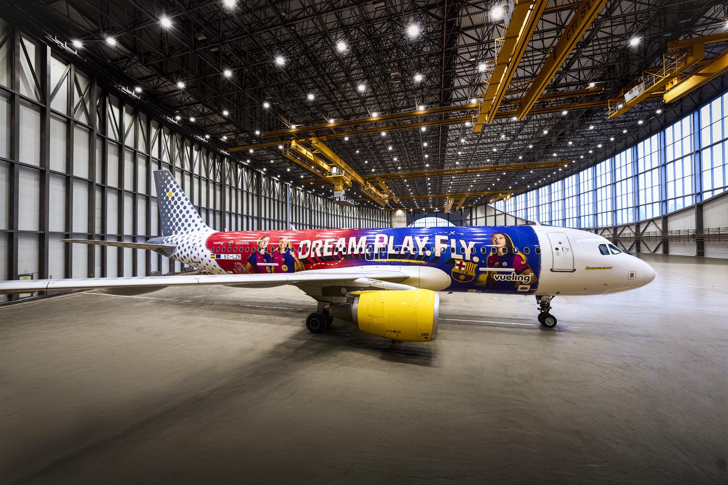 El nuevo Airbus A320 de Vueling dedicado al FC Barcelona femenino.