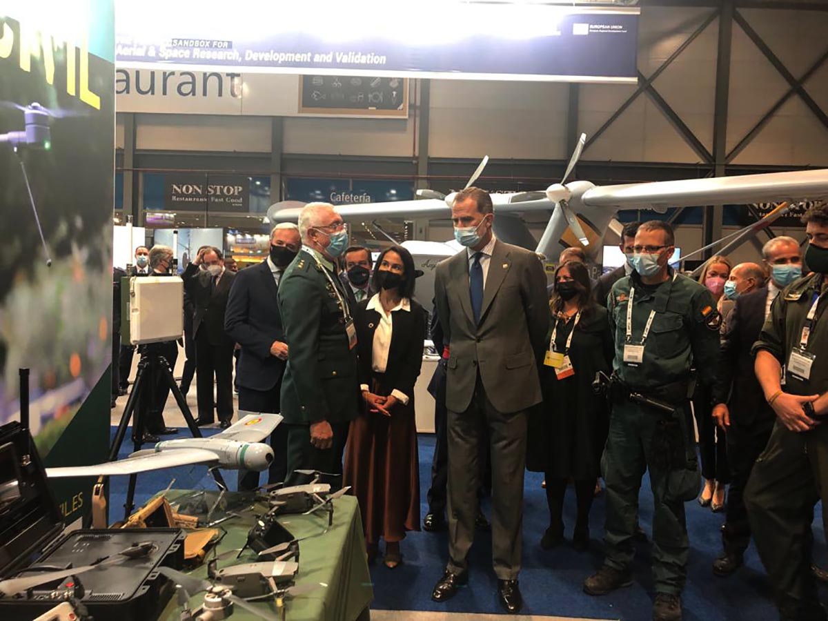 Felipe VI durante su recorrido por el World ATM Congress.