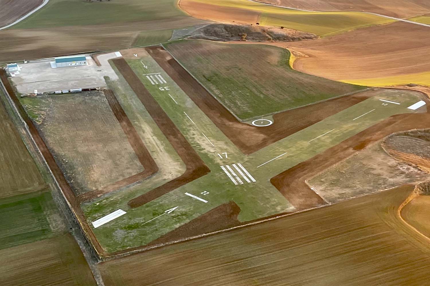 Vista aérea del aeródromo de Taragudo.