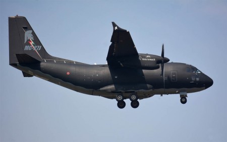 Demostrador del C-27J equipado con winglets durante uno de los vuelos de prueba de estos nuevos dispositivos en el avión.