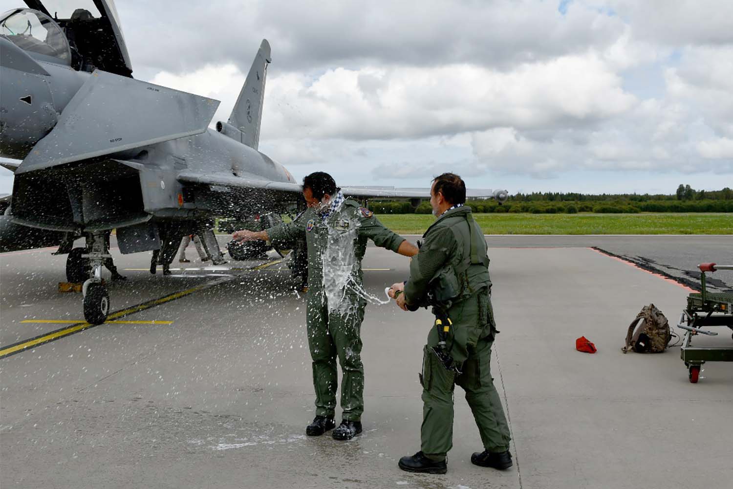 Recepción al comandante Alfredo Jiménez Díez-Canseco trs su vuelo.