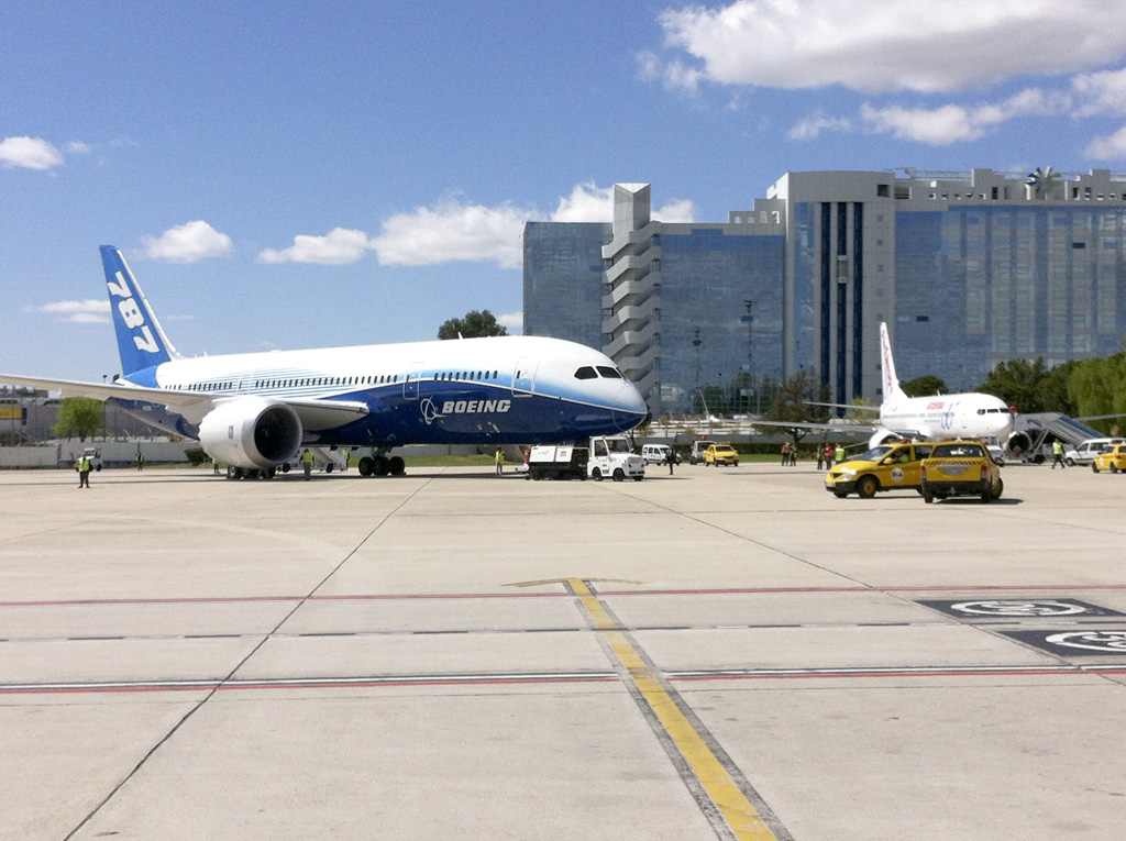 Boeing 787 y Boeing 737-800