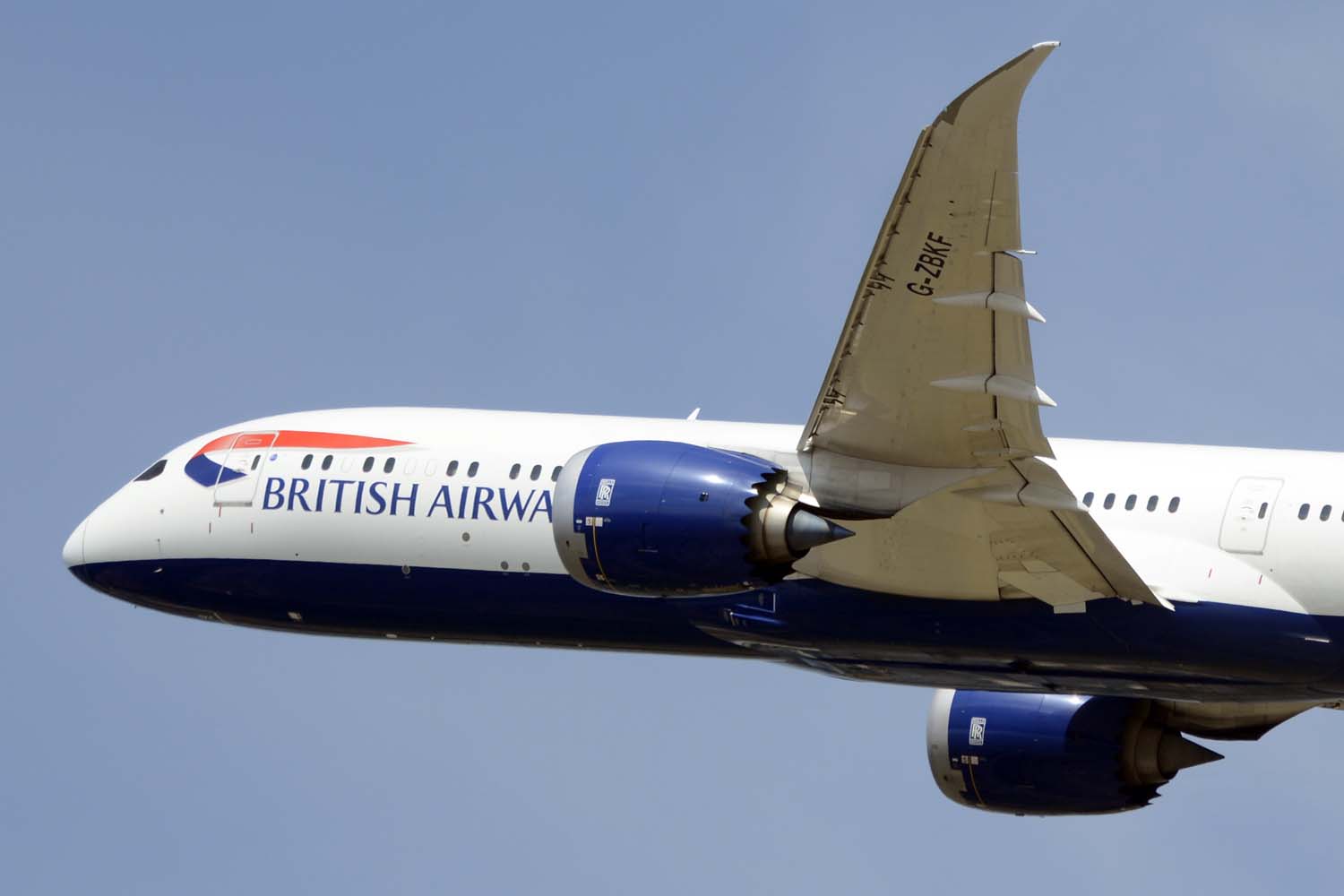 La llegada de nuevos aviones sigue reduciendo la factura de mantenimiento y combustible de IAG.