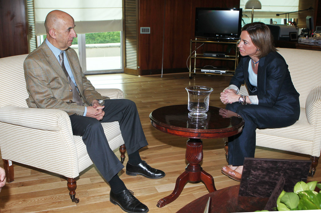 Carme Chacon se entrevistó con Lois Gallois