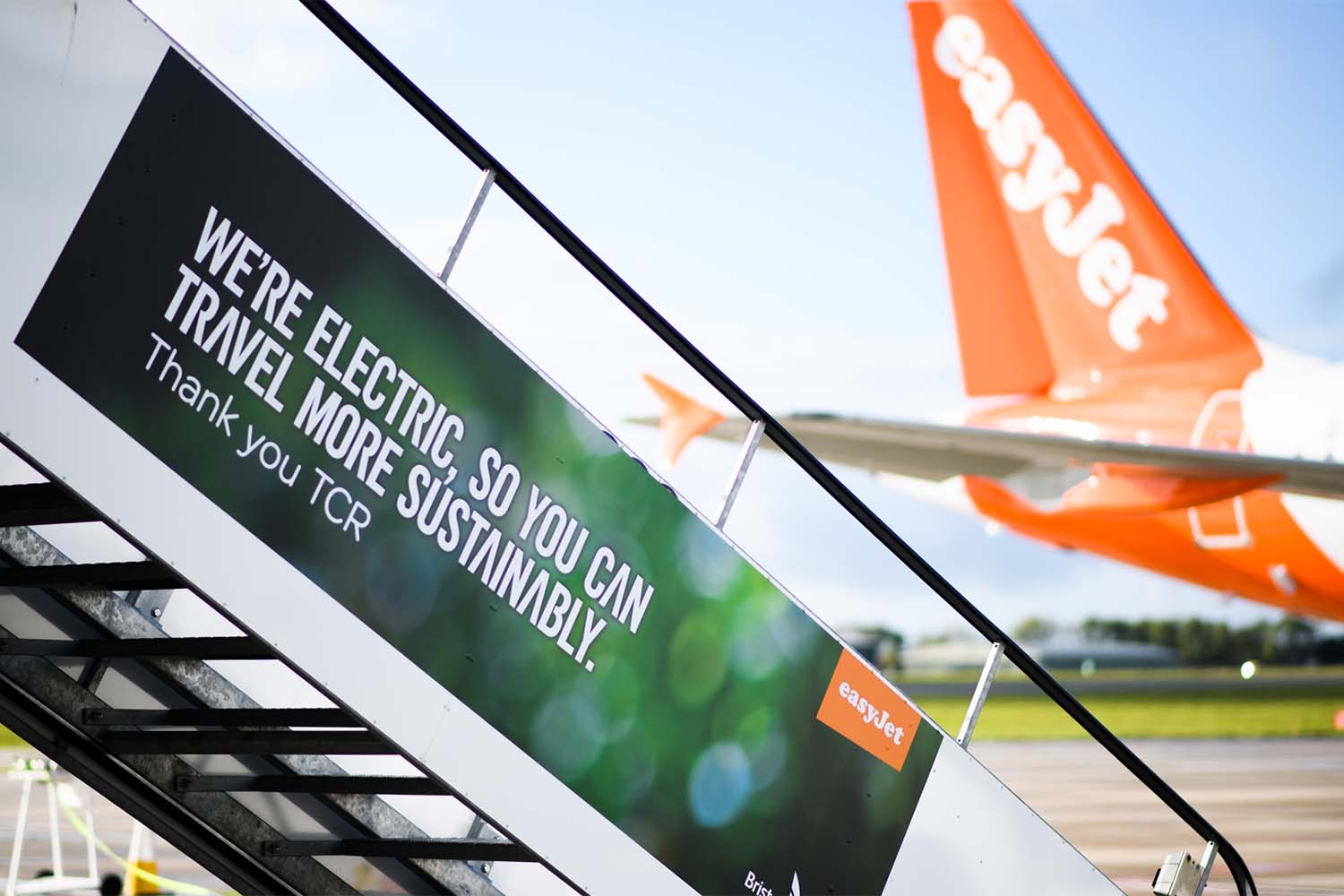 El uso de vehículos eléctricos en la plataforma es solo una de las medidas de los aeropuertos para ser más sostenibles.