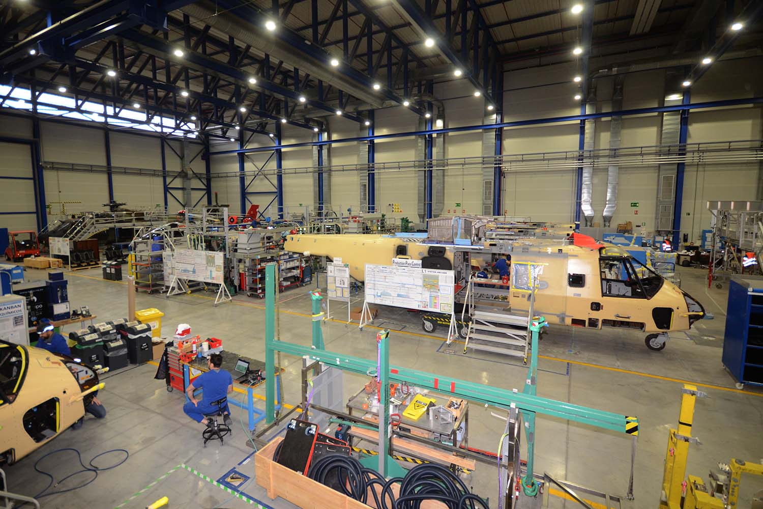 Uno de los dos hangares dedicados en Albacete a la producción del NH90.