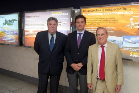 Directivos de Hélice  y el aeropuero de Sevilla