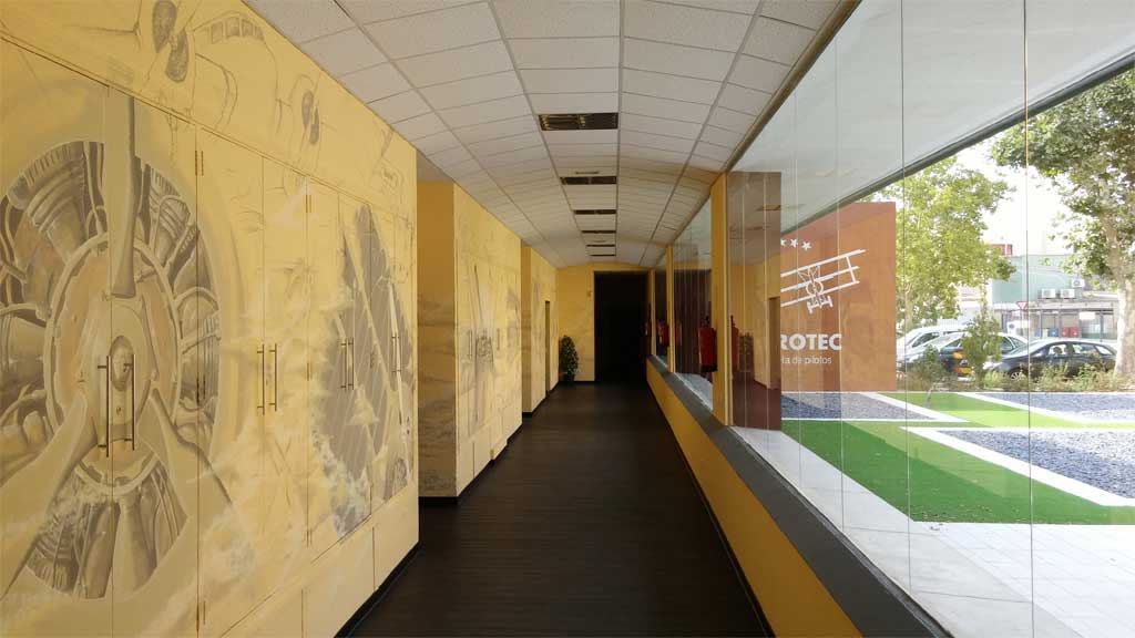 La escuela de pilotos Aerotec estrena nuevas instalaciones en Cuatro Vientos