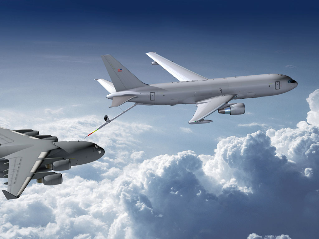 Dibujo de un KC-46 repostando a un C-17