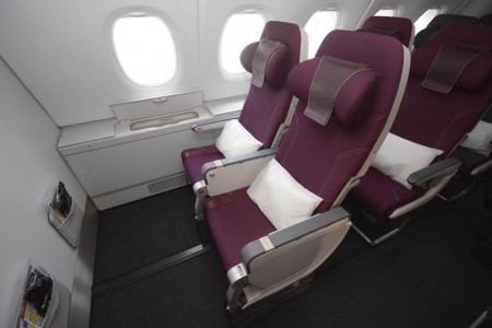 Asiento de clase turista del Airbus A380 de Qatar Airways.