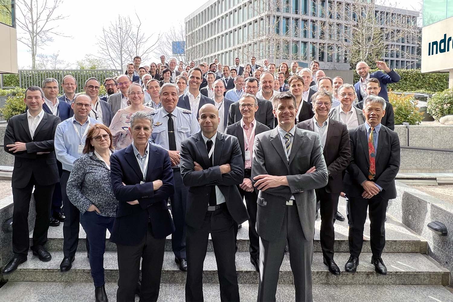 Participantes en la reunion del grupo de senxores del FCAS celebrada en Indra.