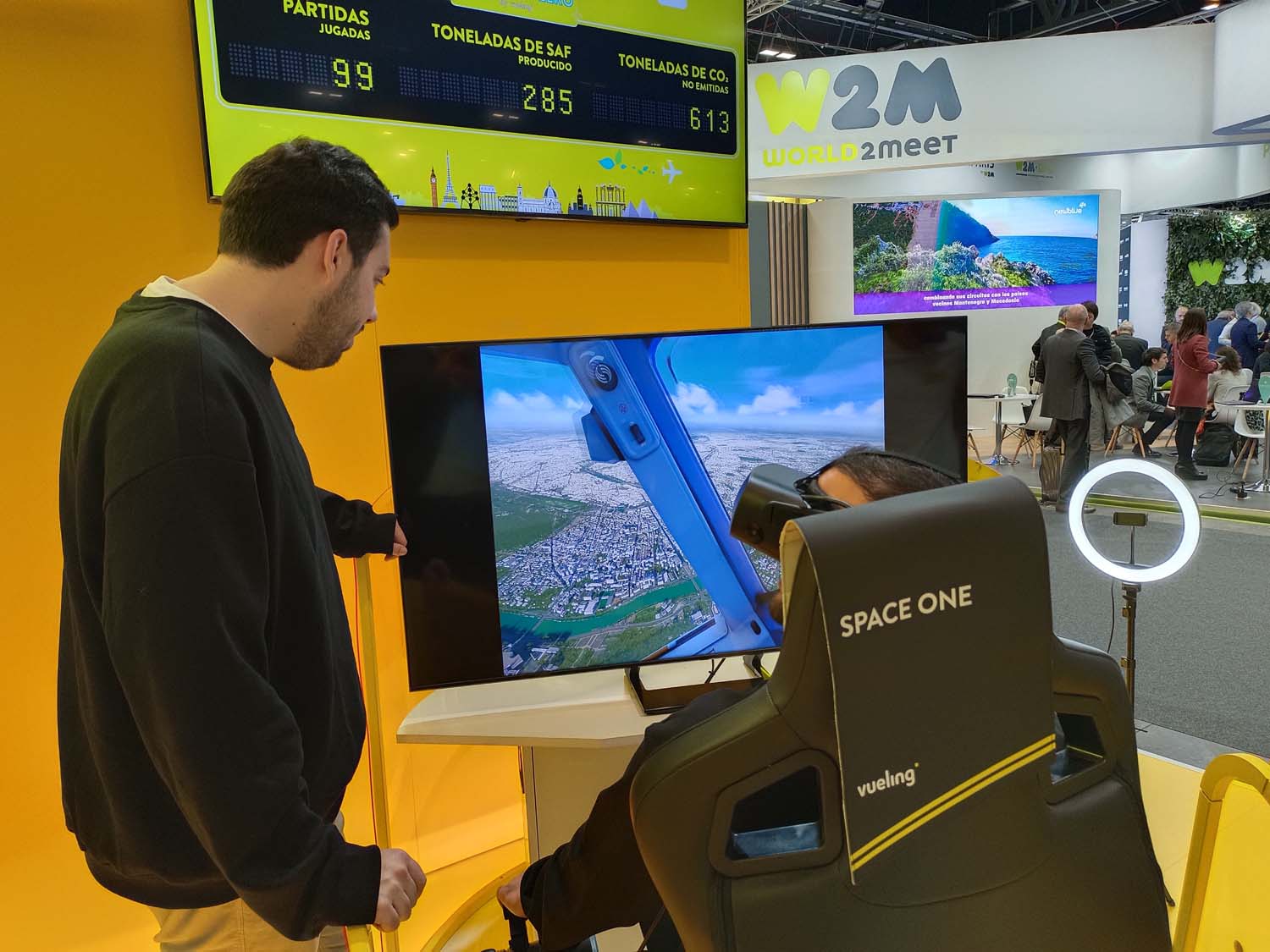 Vueling invita en FITUR a "producir" SAF, y luego "usarlo" para volar.