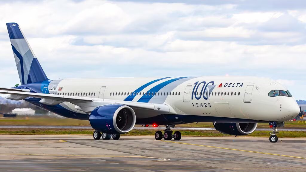 A330-900 de Delta con los colores elegidos para celebrar el centenario de la aerolínea.