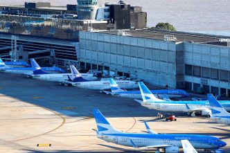 Aviones de Aerolíneas Argenrtinas en el aeropuerto Aeroparque de Buenos Aires.