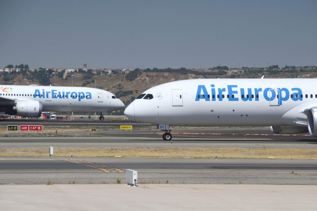 Air Europa se va quedando sin "novios". Lufthansa también se retira.