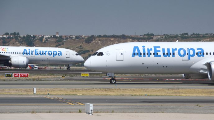 Air Europa se va quedando sin "novios". Lufthansa también se retira.