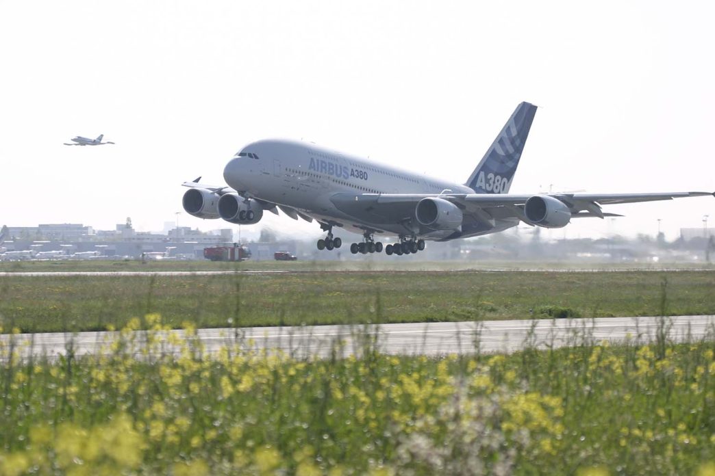 Despegue del A380 en su primer vuelo.