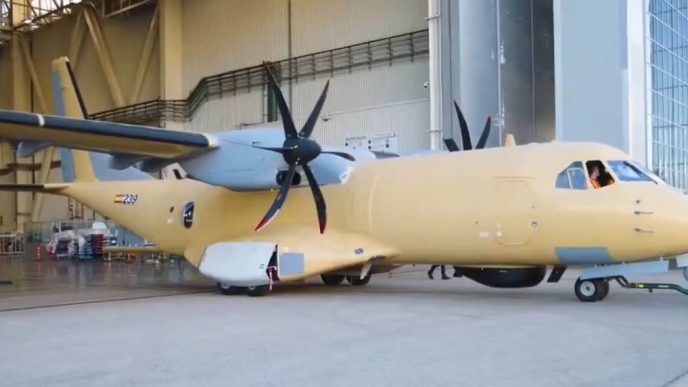 El primer C295 MSA español en la factoría de Airbus en Sevilla.