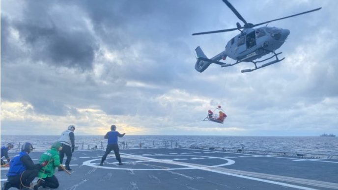 Pruebas de evacuación con cesta en el H135.