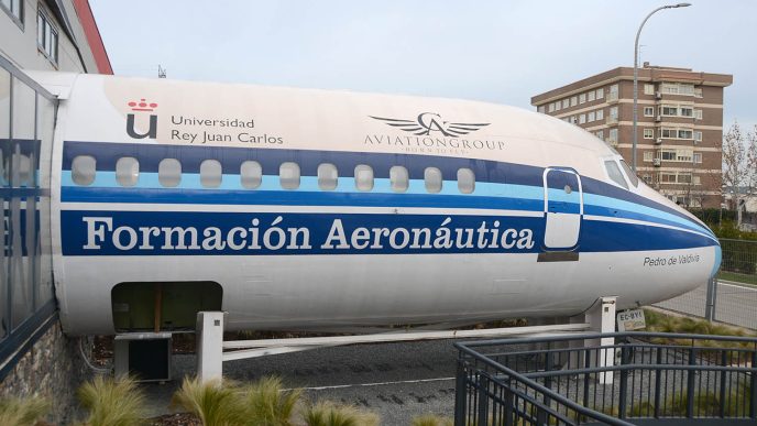 Entrada a las instalaciones de Aviation Group en Fuenlabrada.
