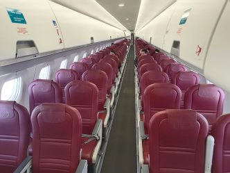 Cabina de pasaje de los Embraer E195-E2 de Binter Canarias.