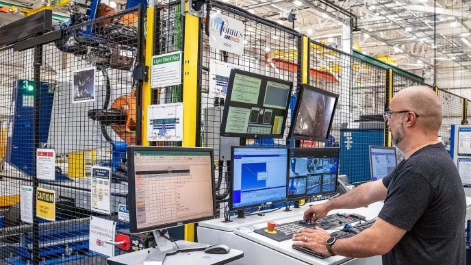 Inicio de la producción del Boeing 777-8F en Everett, usando una maquinaria construida por la empresa española MTorres.