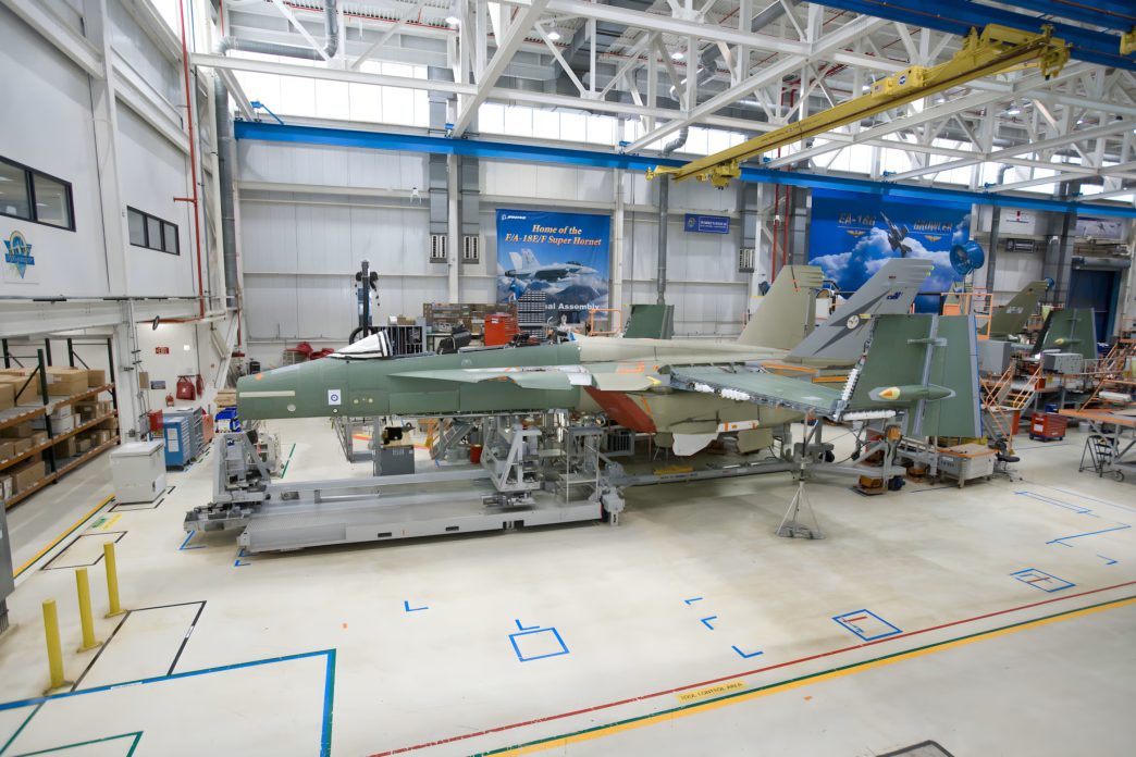 Cadena de montaje del Boeing F-18 en Saint Louis.