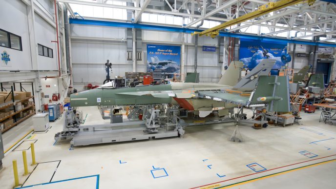 Cadena de montaje del Boeing F-18 en Saint Louis.