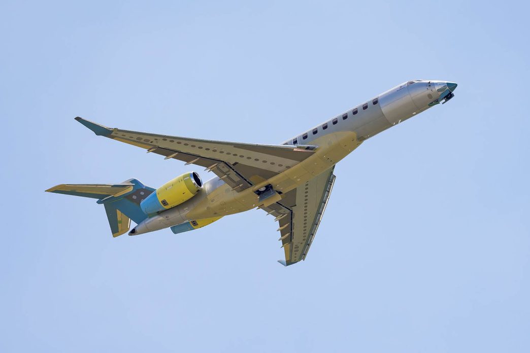 Despegue del primer Bombardier Global 8000 de serie.