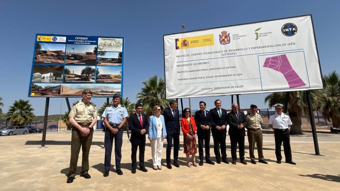 Visita de la ministra de Defensa a los terrenos de CETEDEX on motivo del inicio de las obras de construcción.