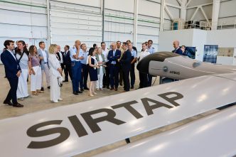 Visita de la ministra de Defensa al Centro de Ensayos de Sistemas Aéreos no Tripulados (CEUS).