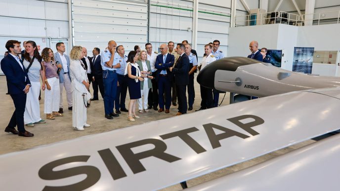 Visita de la ministra de Defensa al Centro de Ensayos de Sistemas Aéreos no Tripulados (CEUS).