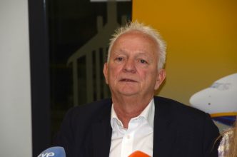 Eddie Wilson, consejero delegado de Ryanair durante el anuncio de la nueva reducción de vuelos en España.